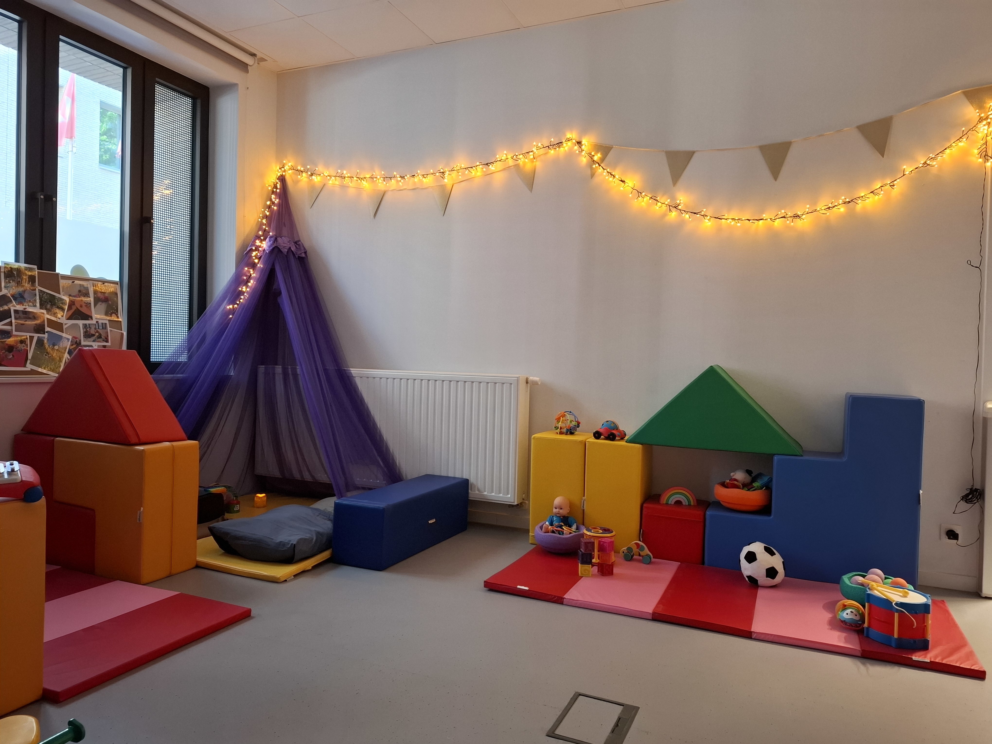 De spel- en ontmoetingsruimte in Huis van het Kind Antwerpen-Centrum.