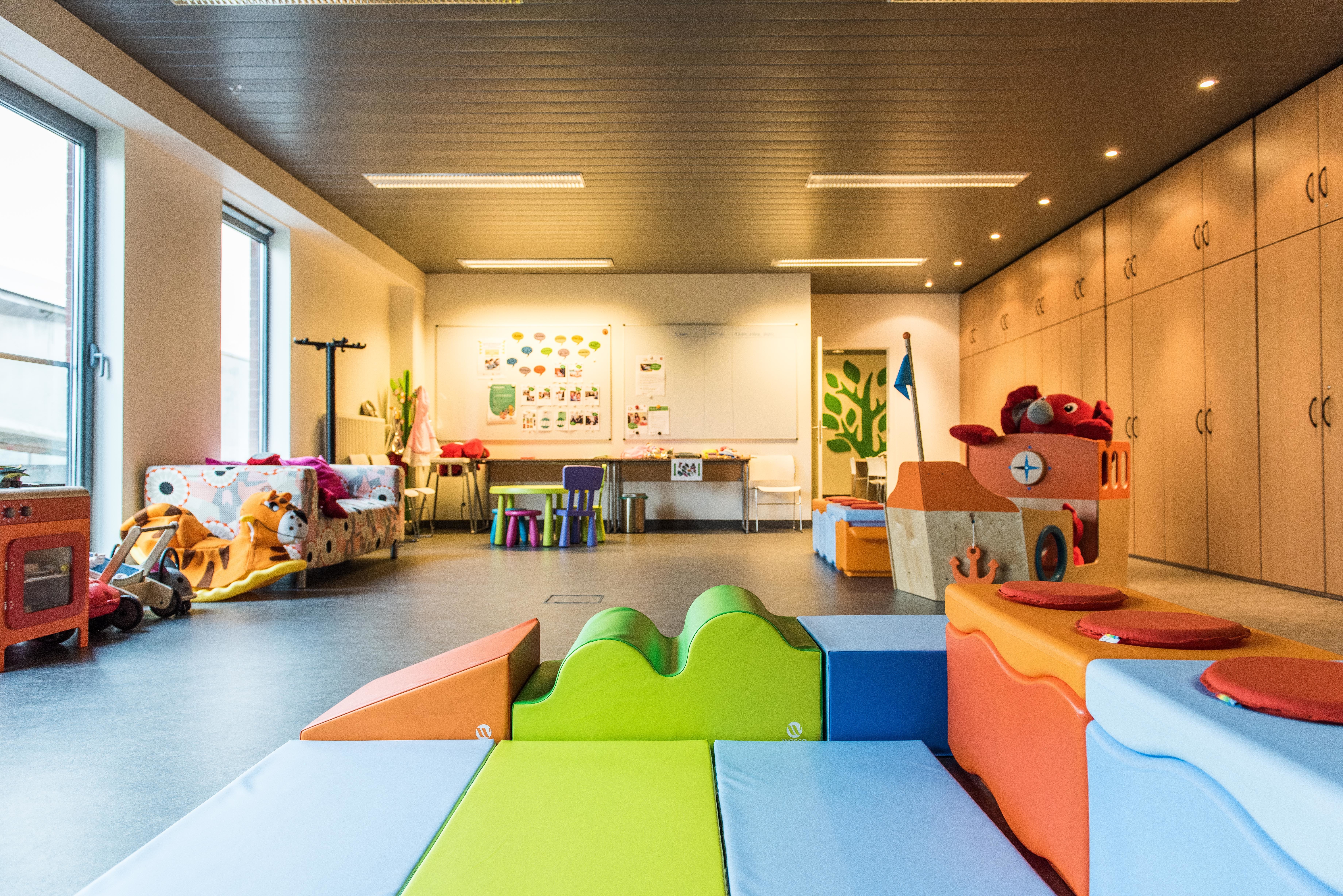 De spel- en ontmoetingsruimte in Huis van het Kind Antwerpen-Kiel.